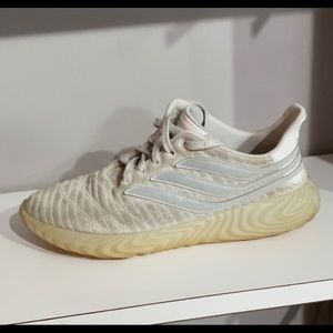 YEEZY x ADIDAS SOBAKOV SNEAKER